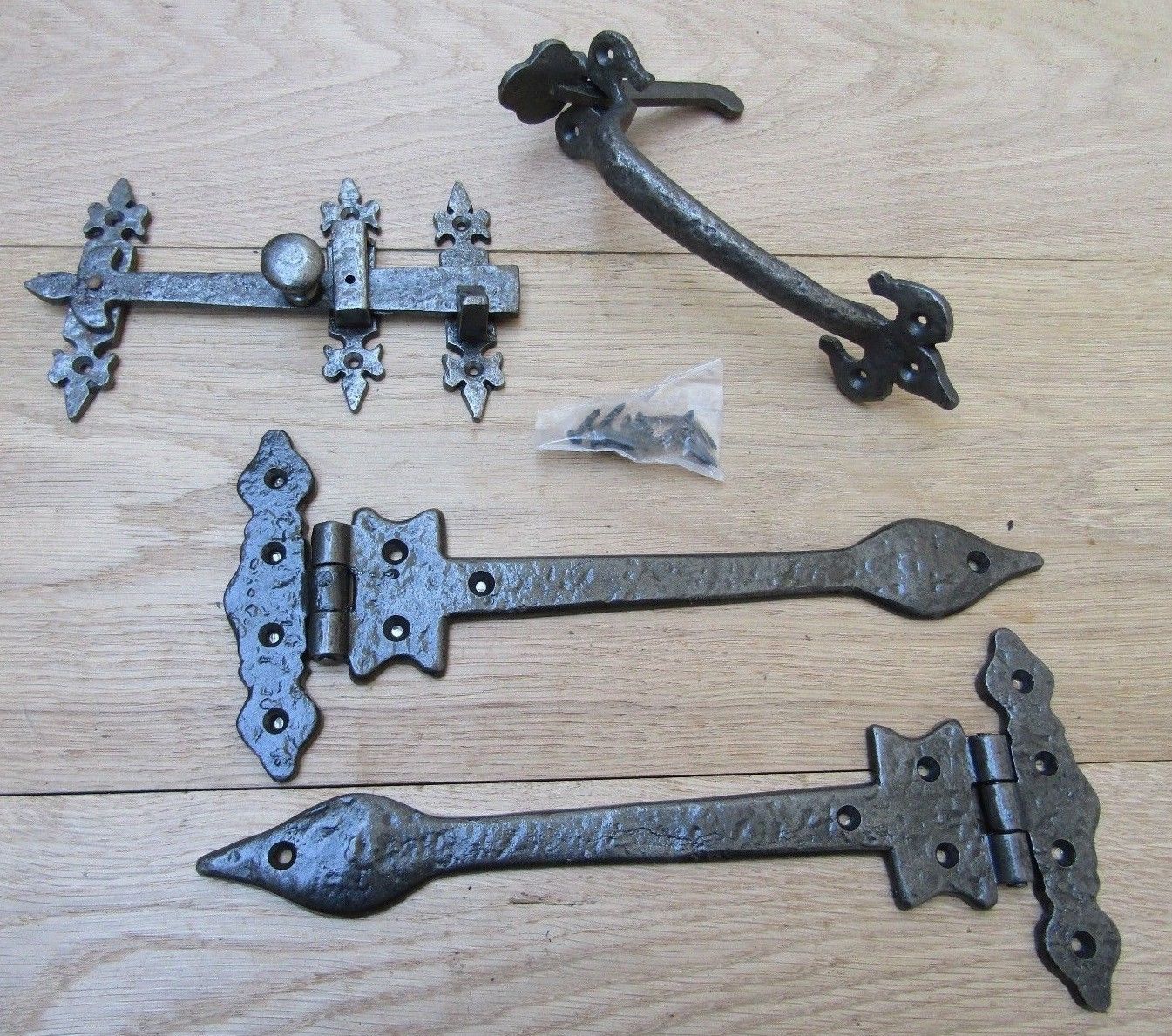 Set of 12inch Leaf hinge + 9inch Thumb latch Antique Iron.