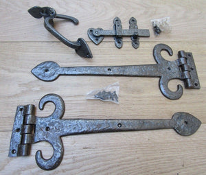 Set of 14inch Spear head with curls hinges + 7inch Thumb latch Antique Iron.