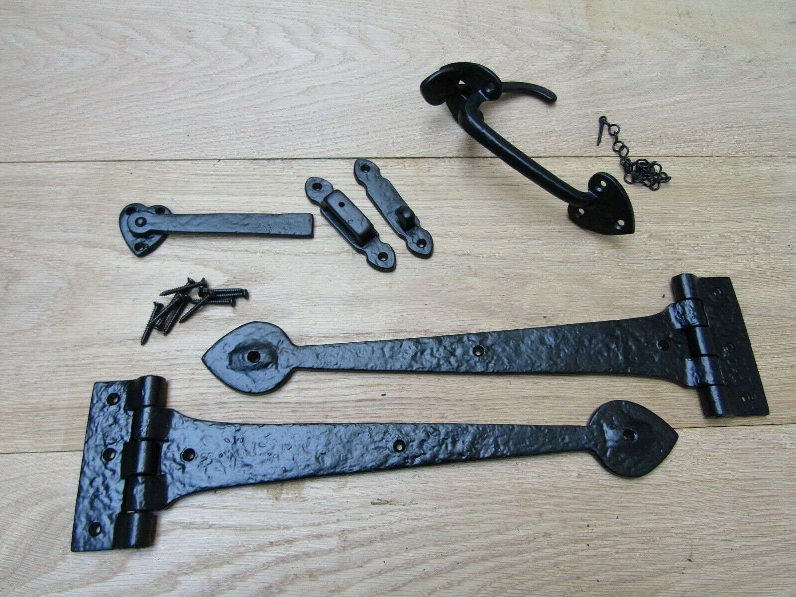 Set of Cast Iron Spear head 18inch Hinge + 7inch Thumb latch Black Antique.