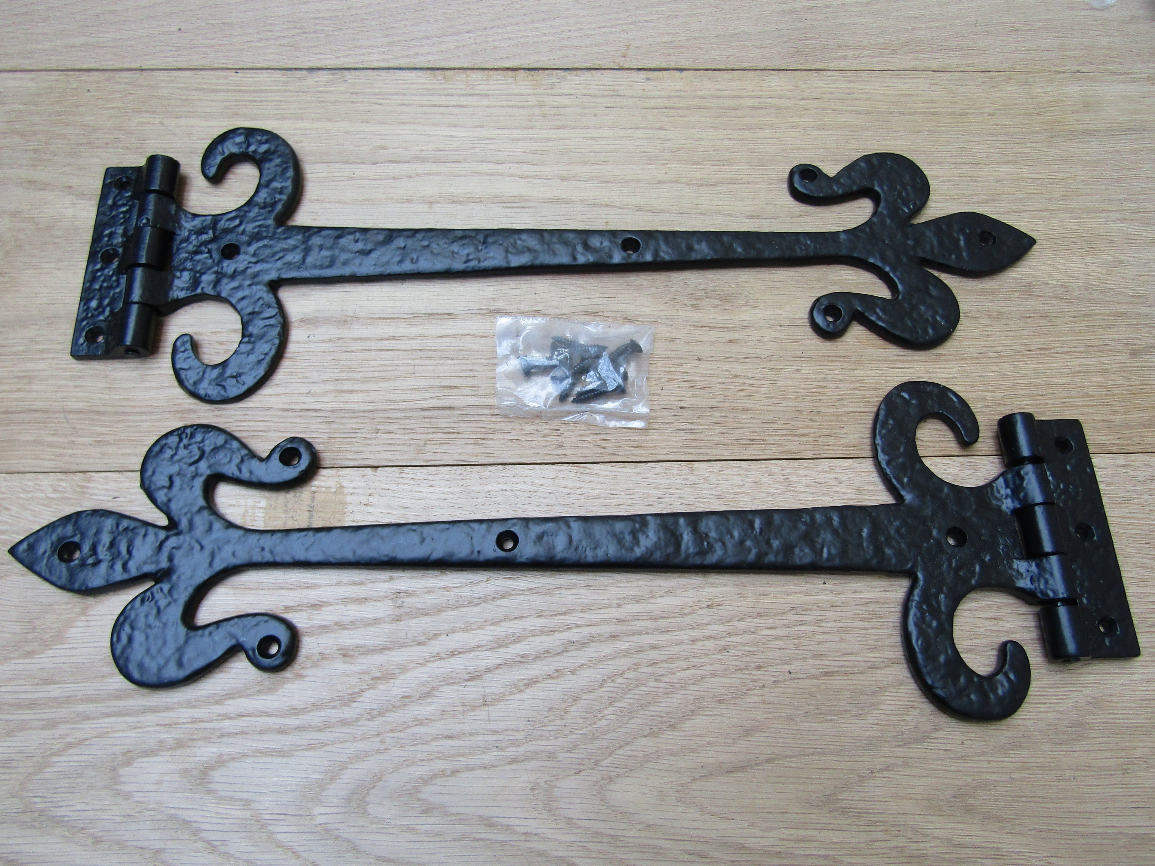 Pair of 18inch Fleur de lys with curls hinges Black Antique.