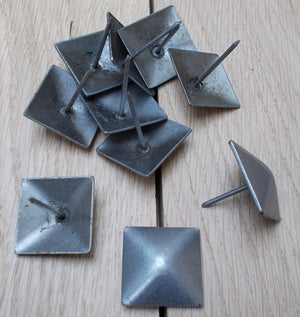 Pack of 10 door studs 30mm Square Antique Iron.