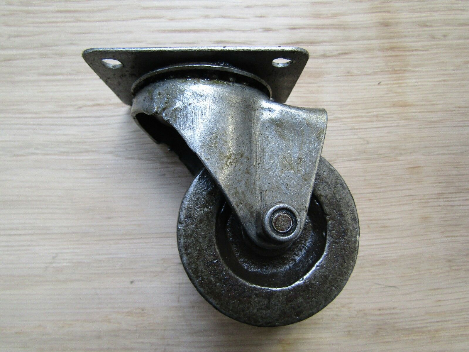 Furniture Swivel Wheel 3inch Castor Cast Iron.