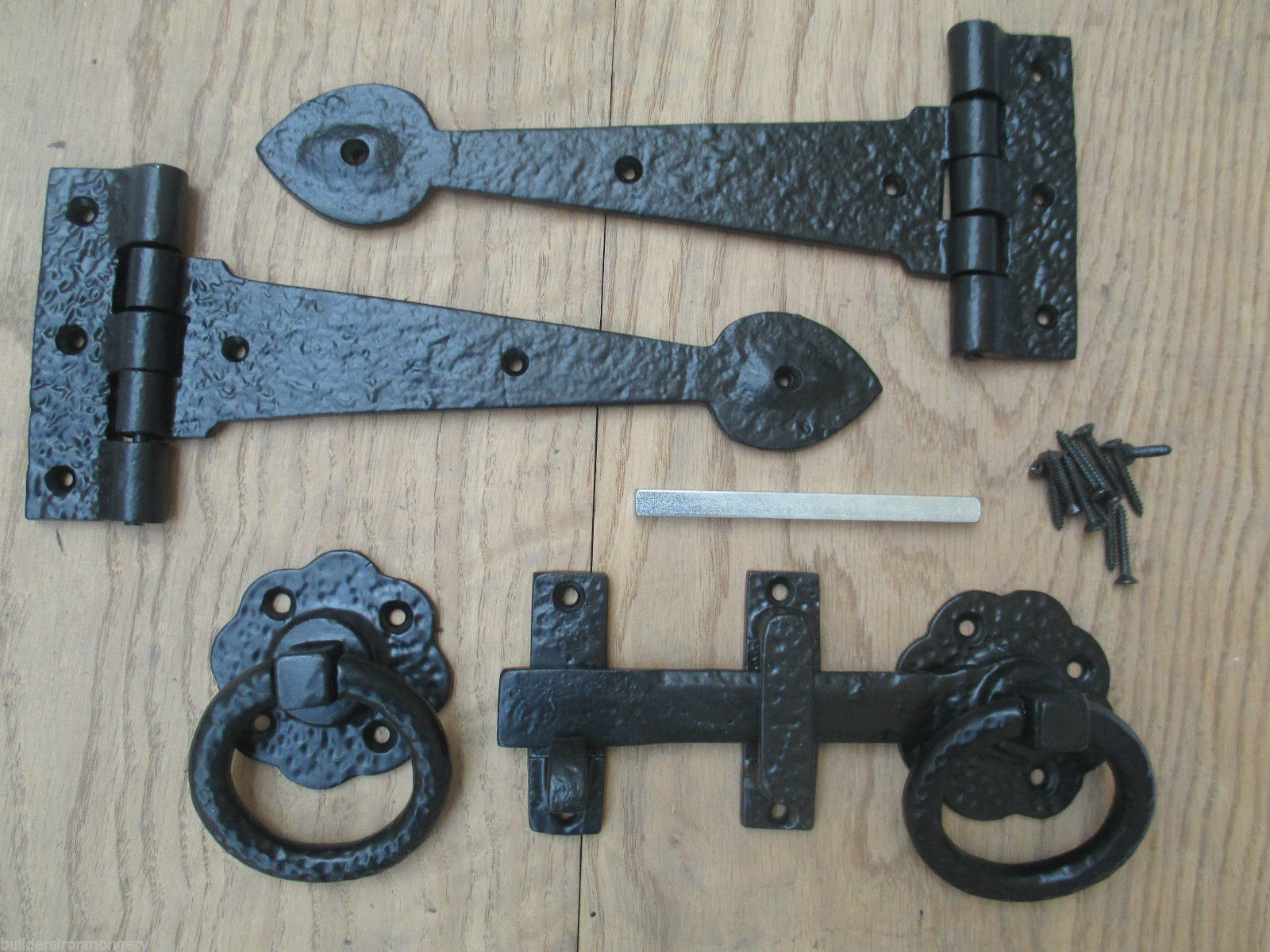 Set of 9inch Spear head hinge Cast Iron + 6inch Black Ring Latch.