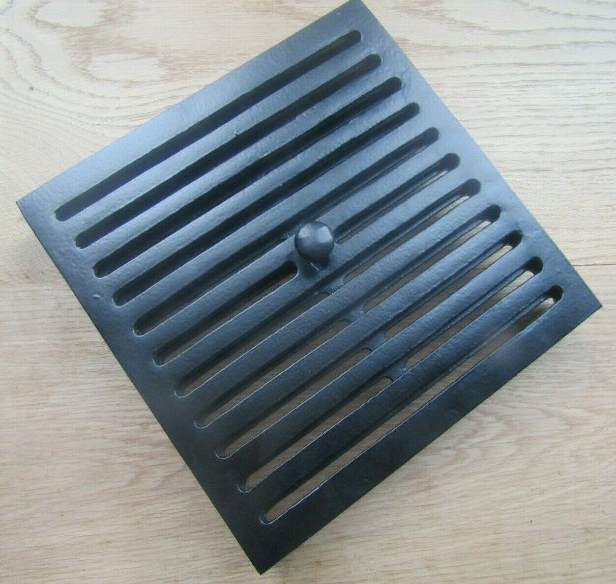9inch x 9inch Sliding Vent Brick Black.