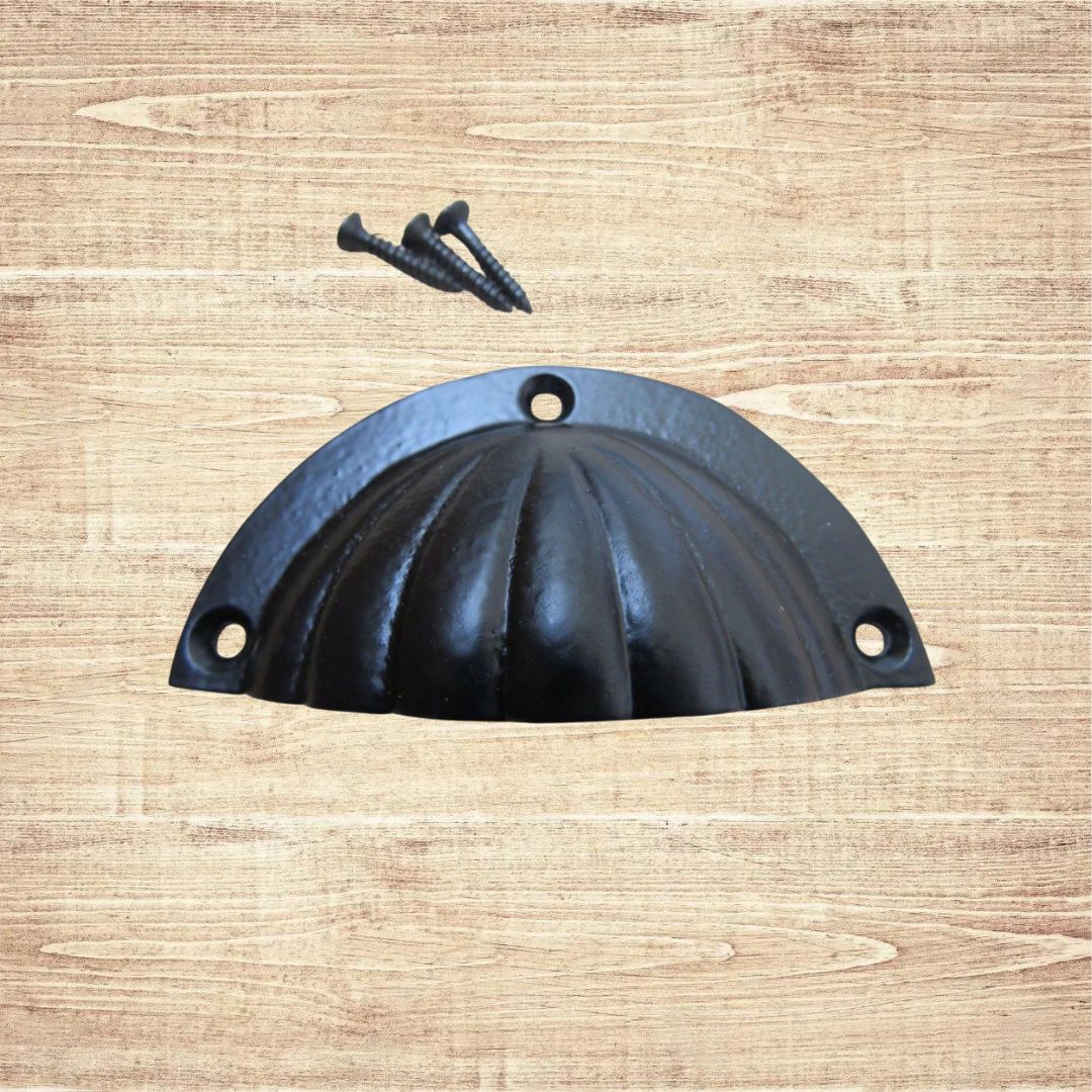 Fluted Cup Pull Handle Black on Iron
