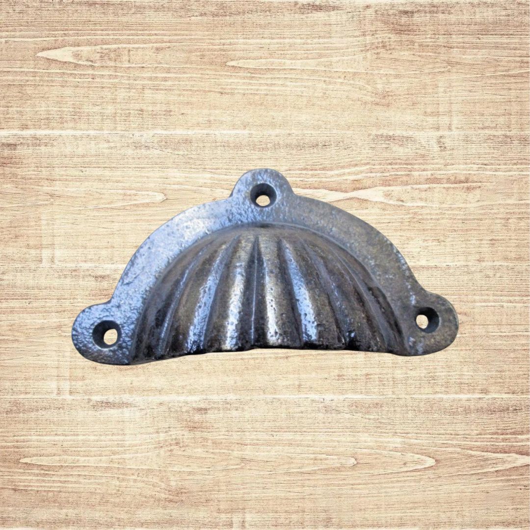 Fluted With Lugs Cup Pull Handle Antique Brass
