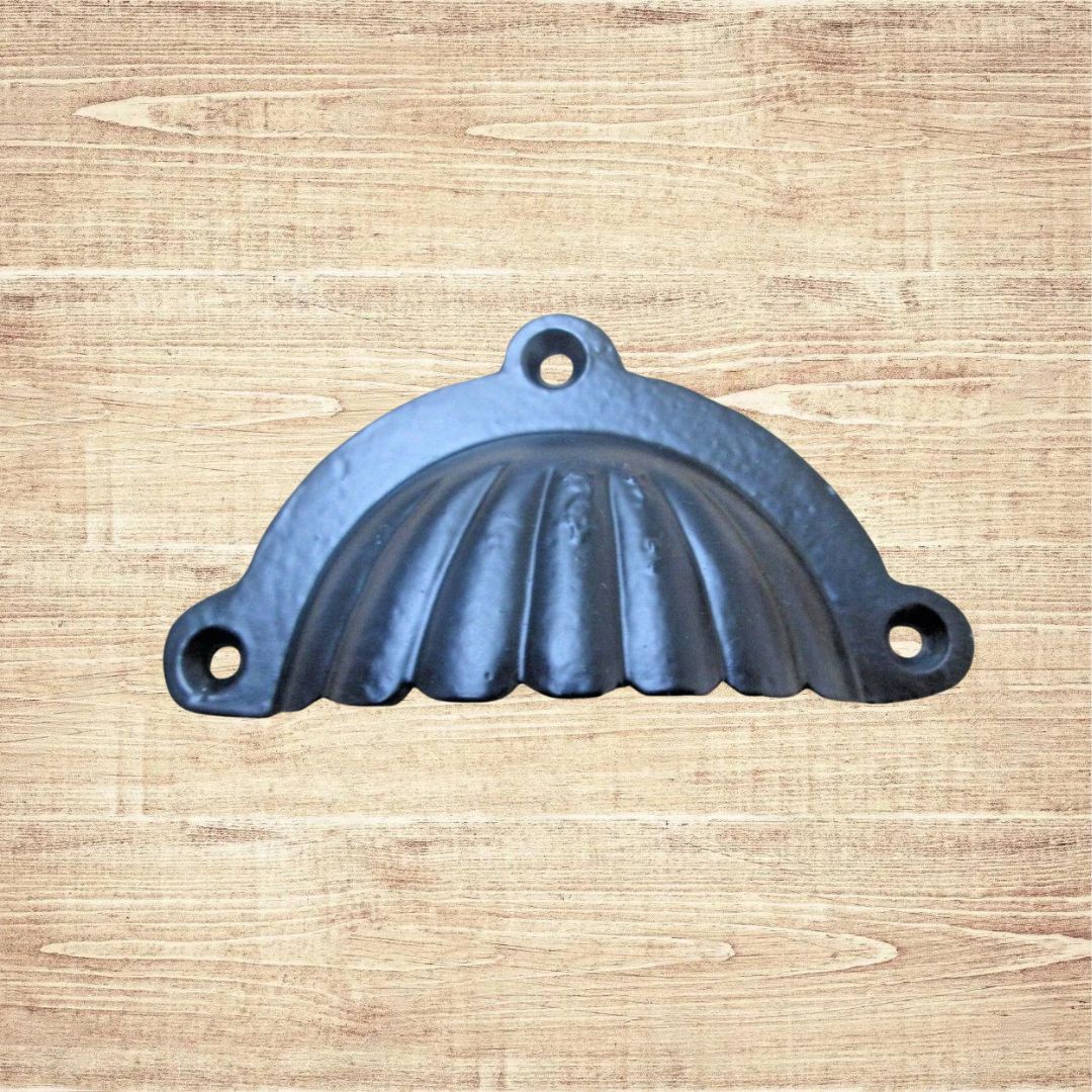 Fluted With Lugs Cup Pull Handle Black Antique
