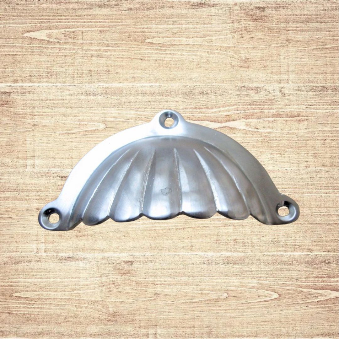 Fluted With Lugs Cup Pull Handle Satin Chrome
