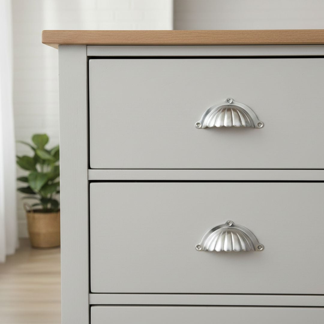 Fluted With Lugs Cup Pull Handle Satin Chrome
