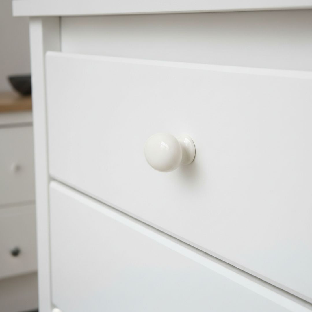 Old English White Plain Cupboard Knob 30mm
