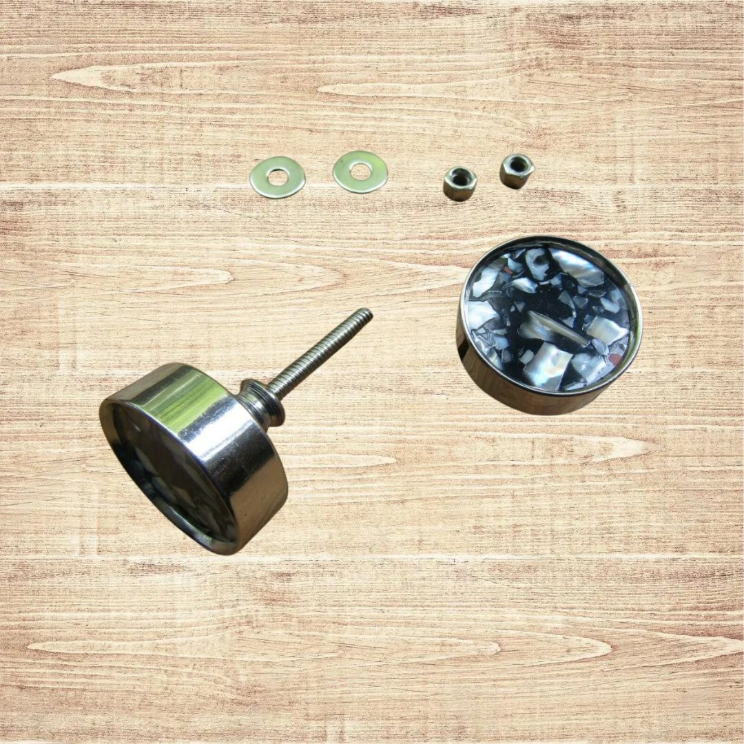 Pak van 2 ronde parelknoppen chroom