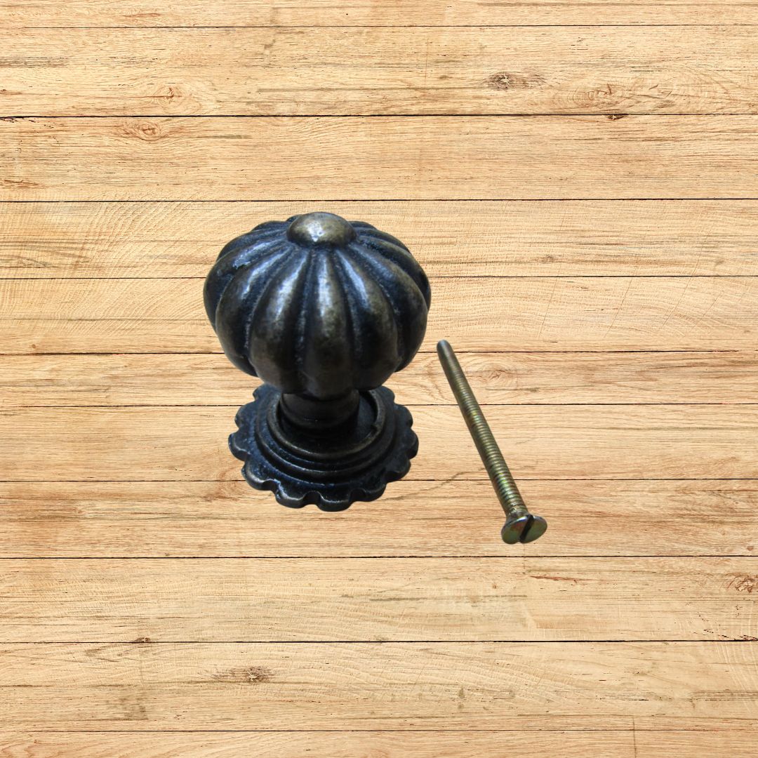 Pumpkin with Base Cupboard Knob Antique Brass 32mm
