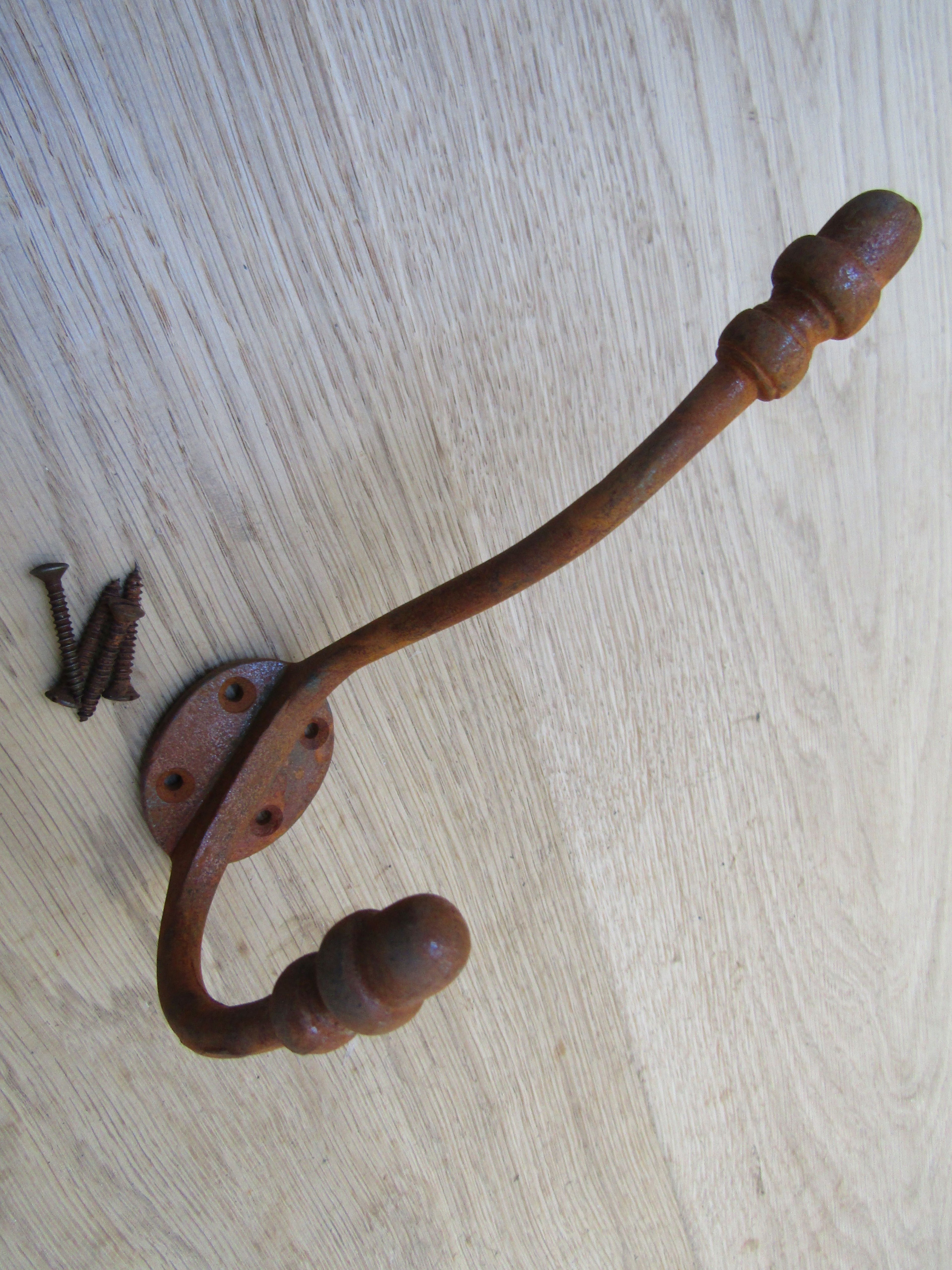 Pack Of 5 Large Acorn Tip Coat Hooks Rust.