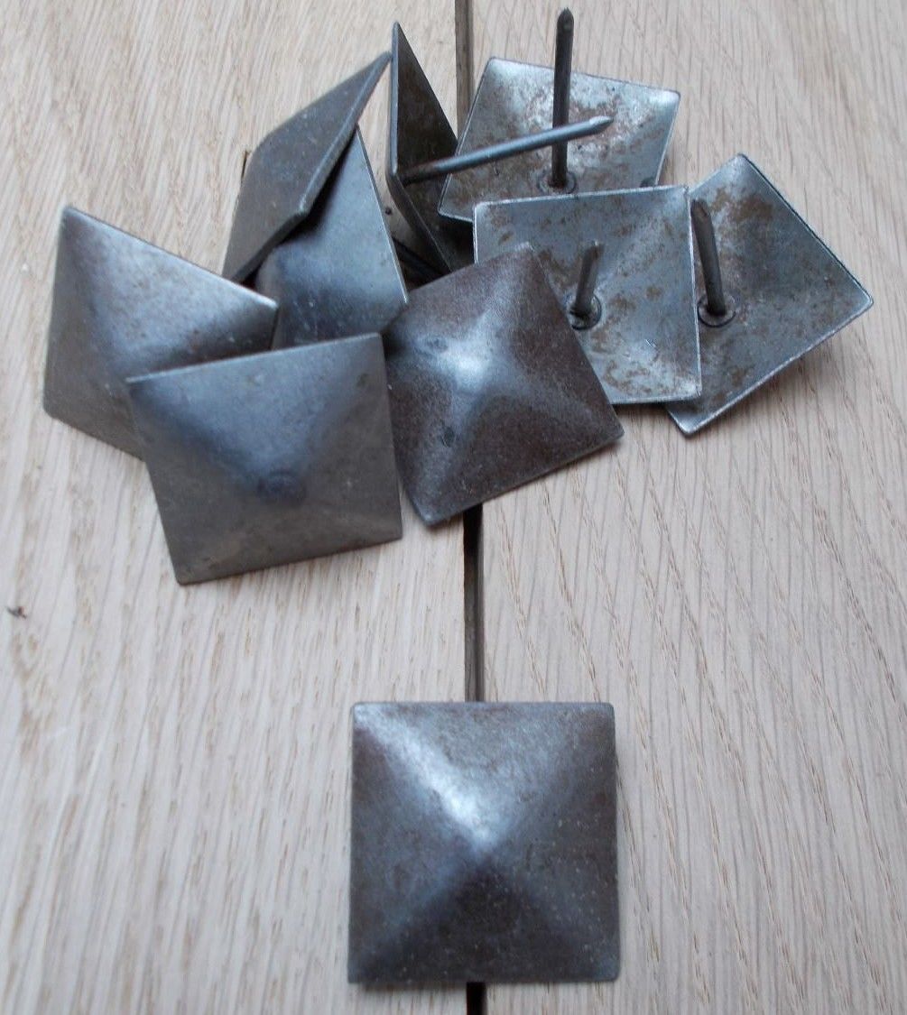 Pack of 10 door studs 35mm Square Antique Iron.