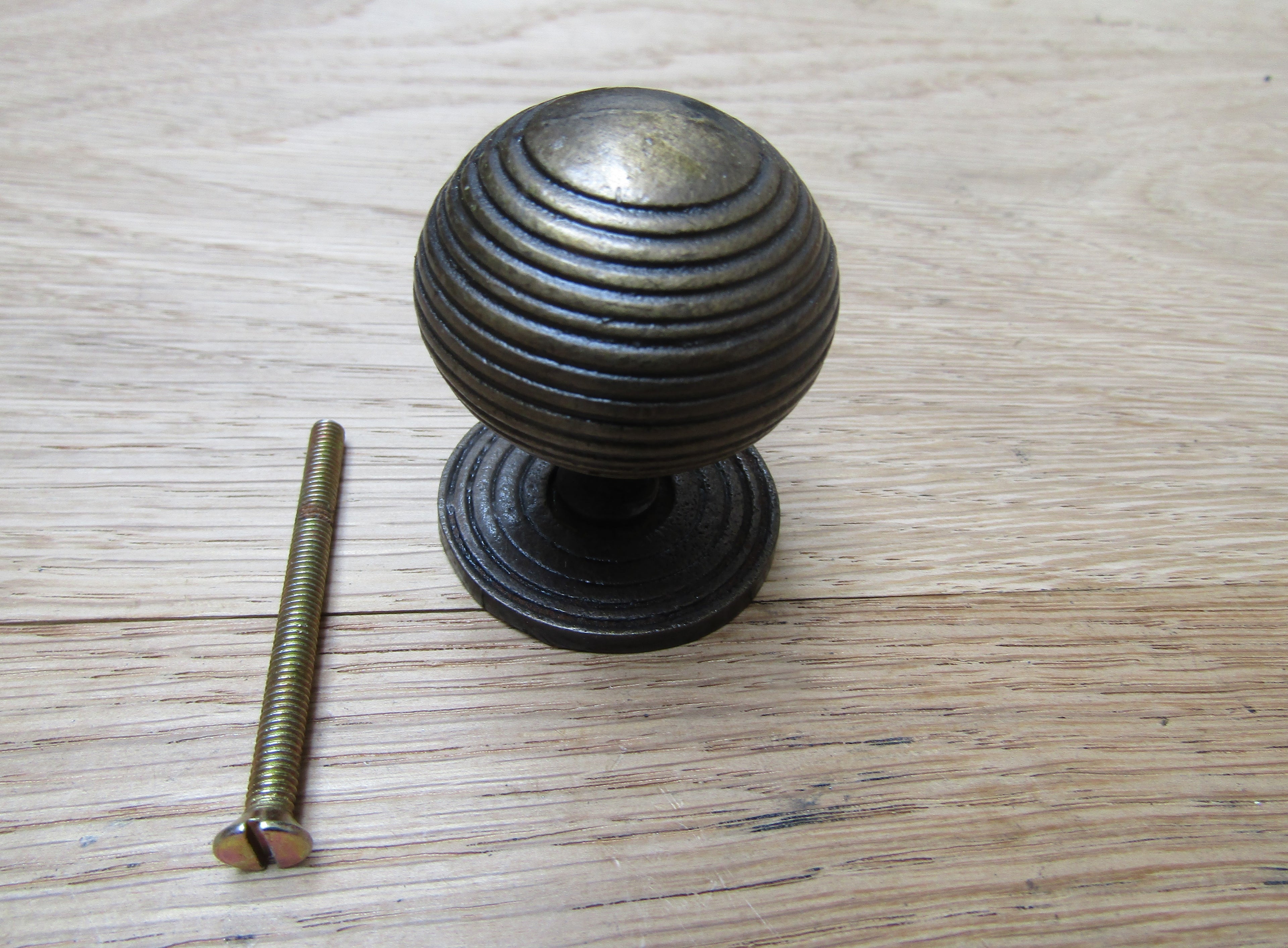 40mm Cast Iron Reeded Cupboard Knob Antique Brass.