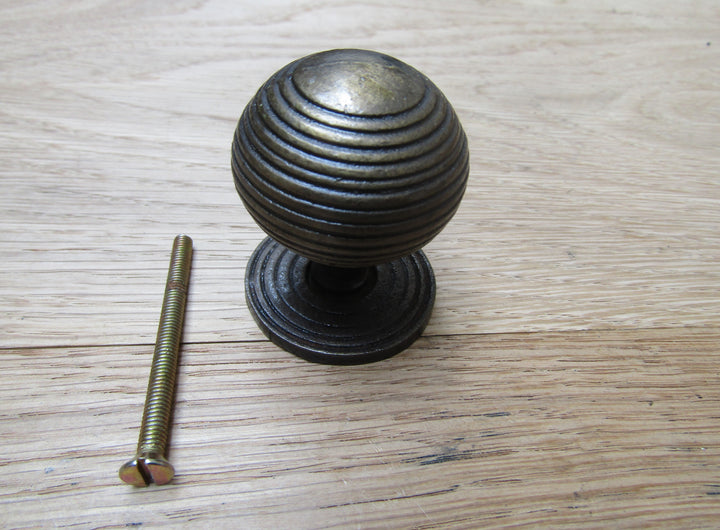 40mm Cast Iron Reeded Cupboard Knob Antique Brass.