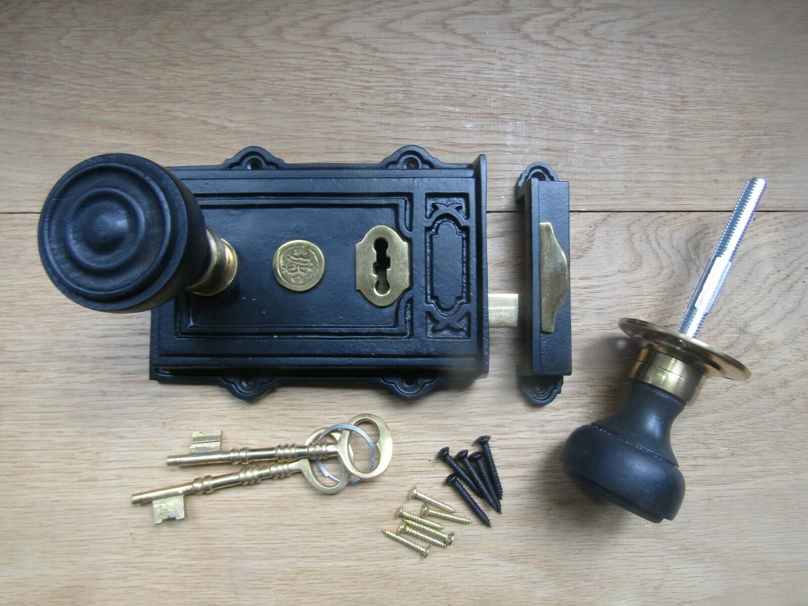 Black Antique Davenport & Bun Rimmed Black & Brass Set.