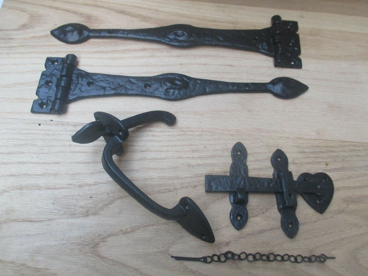 Set of 14inch Arrow hinge & 7inch Thumb latch Black Antique.