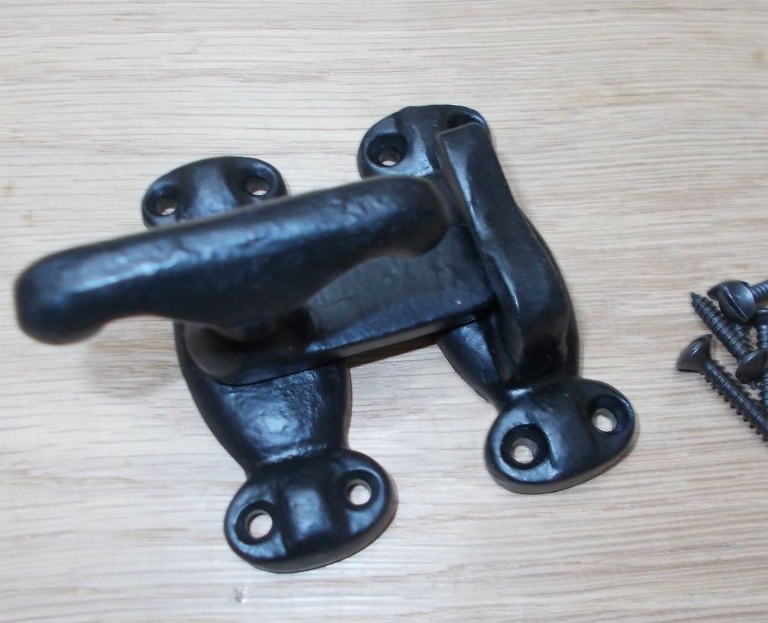 Cupboard tee catch Black Antique.