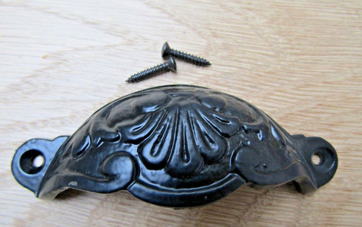 Floral Cup Pull Handle Black on Iron.