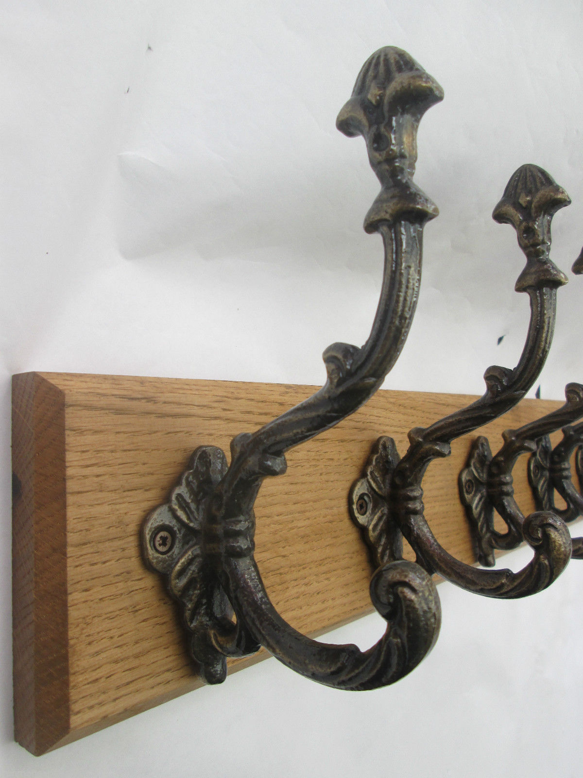 Buckingham Ornate 2 Hook Coat Rail 27cm.