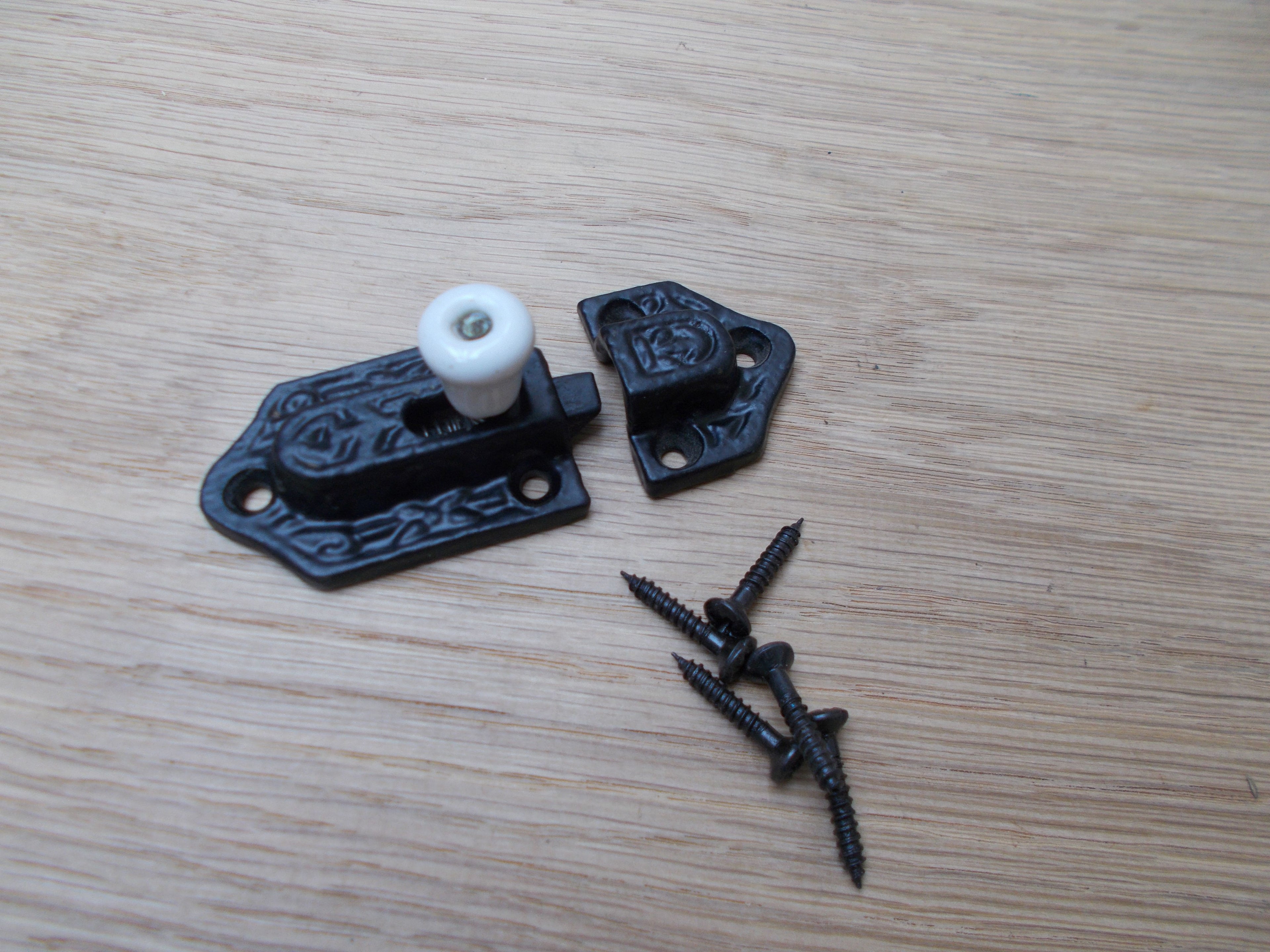 Ceramic knob bolt catch Black Antique.