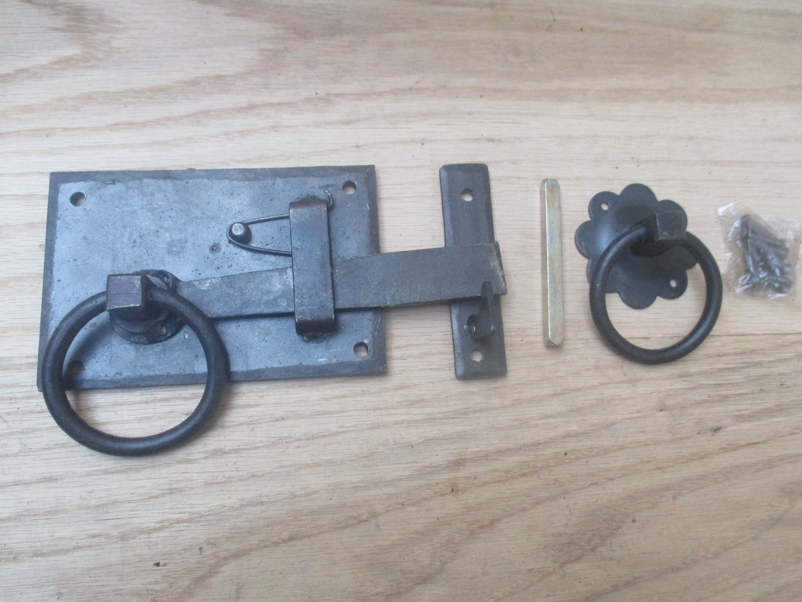 Hand-forged cottage door latch Antique Iron Right Handed.