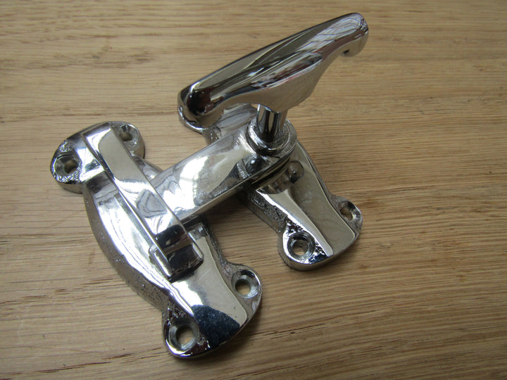 Cupboard tee catch Polished Chrome.