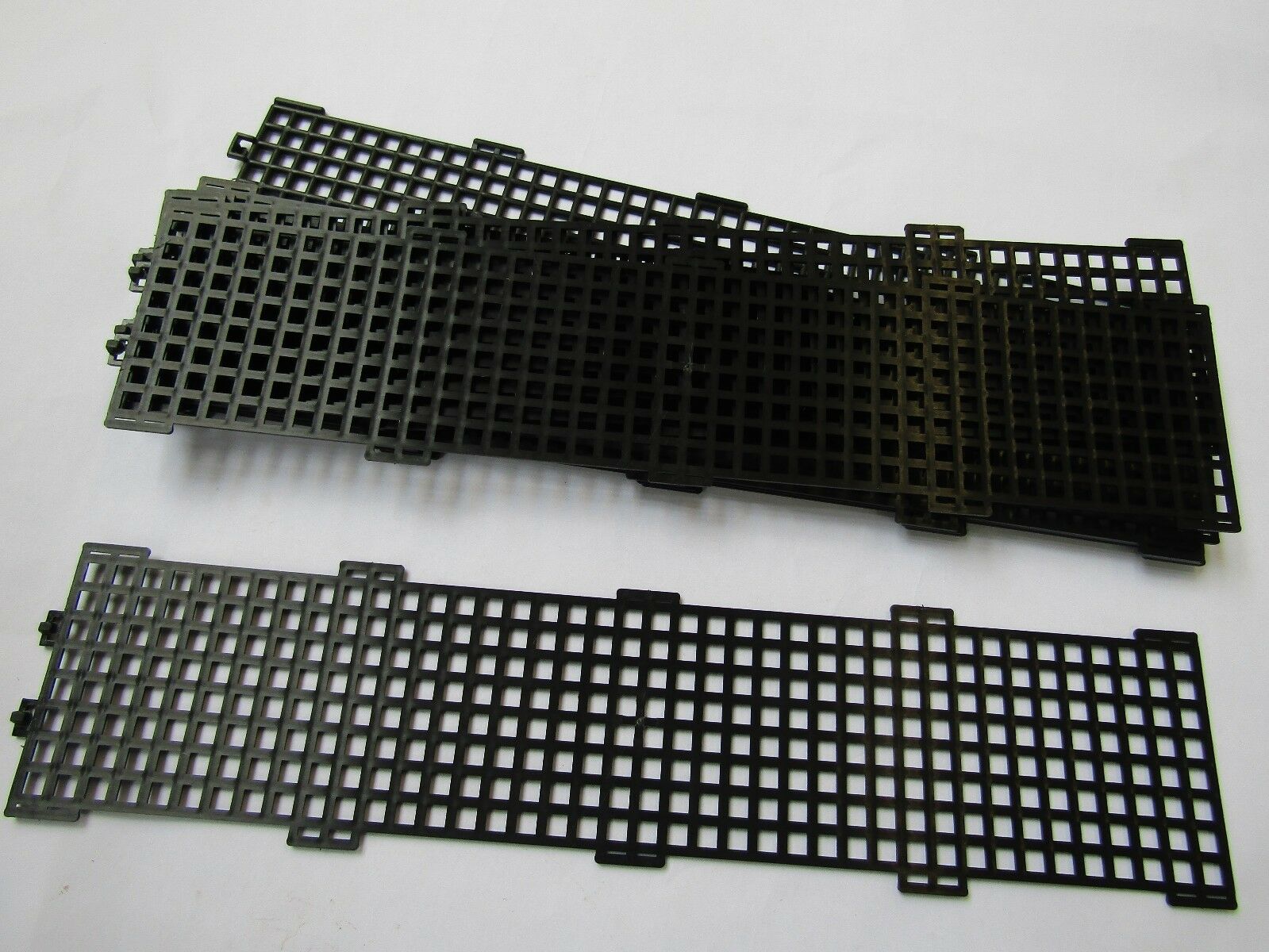 Pack Of 10 Black Traditional Debris Mesh Guard Gutter Fixing.