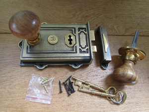 Cast Iron Davenport Rim Lock Antique Brass & Plain Bun Teak Brass Set.