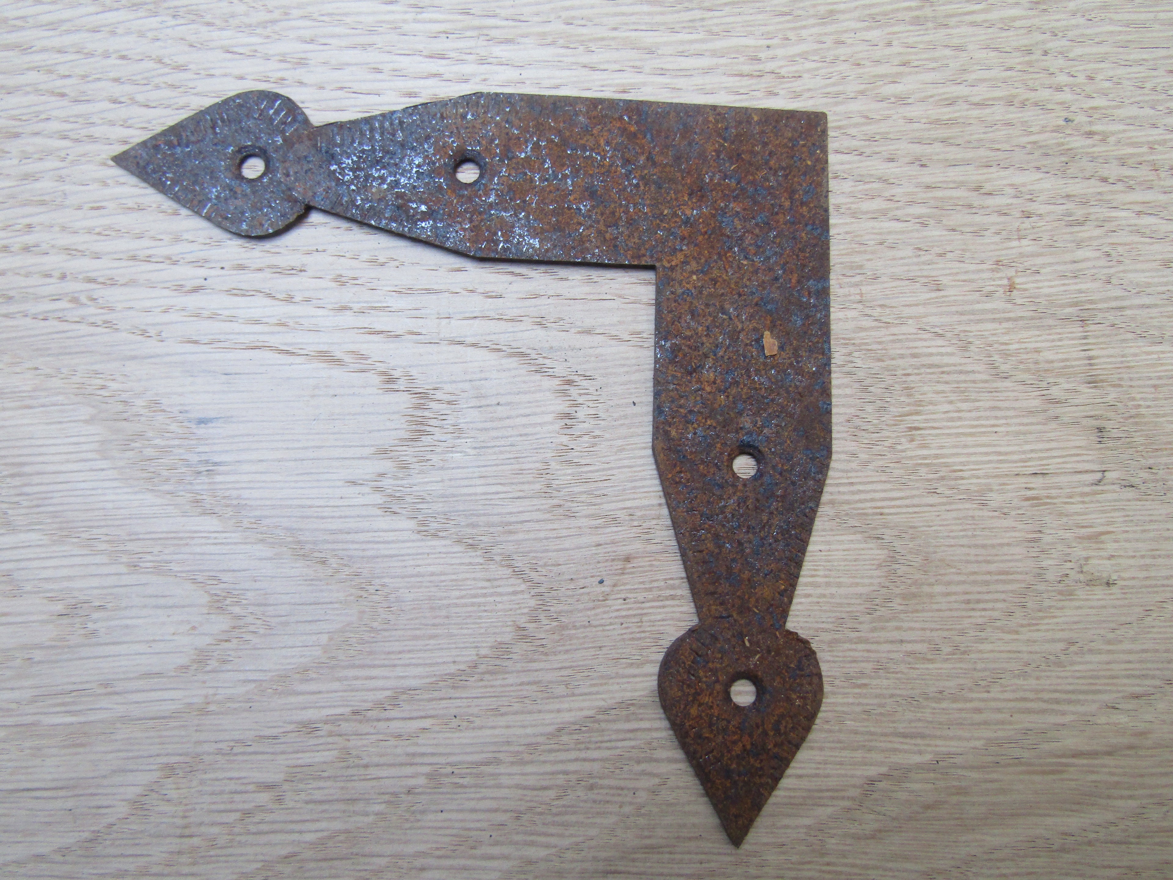 Flat Arrow Head L Plate Rust.