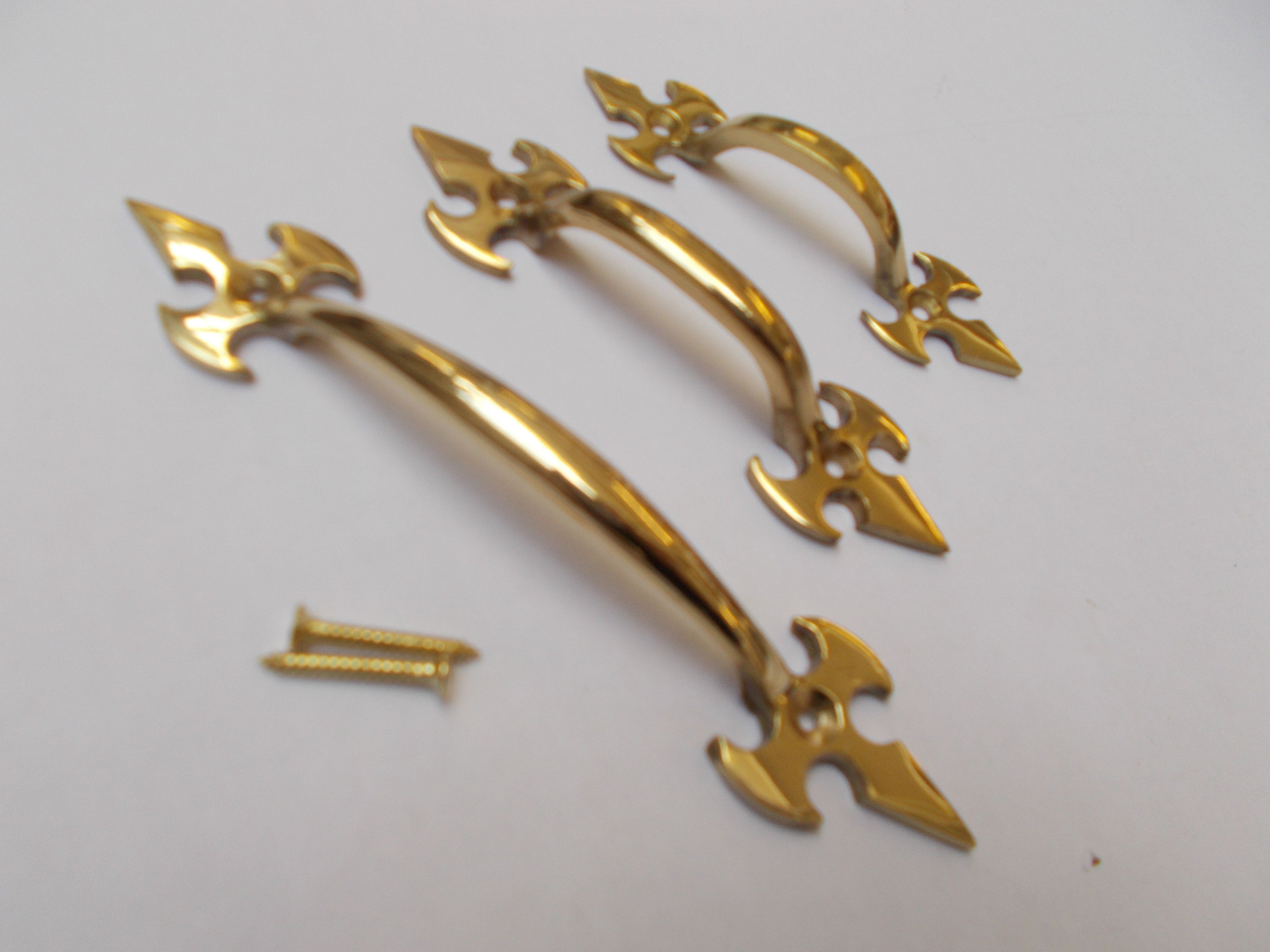 Fleur De Lys Cabinet Pull Handle Polished Brass 4inch.