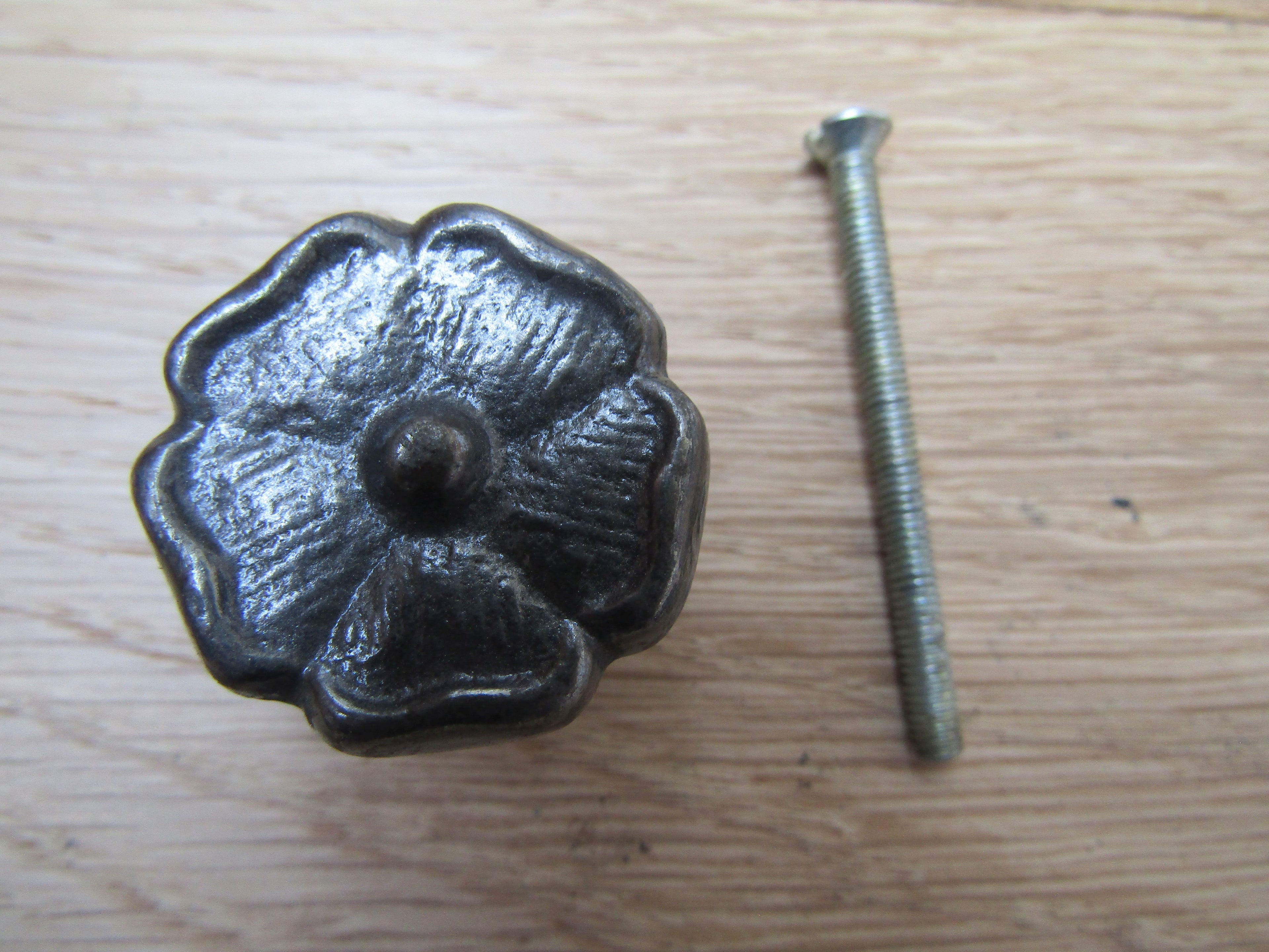 Flower Cupboard Knob 30mm.