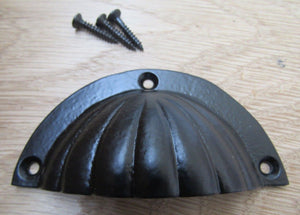 Fluted Cup Pull Handle Black on Iron.