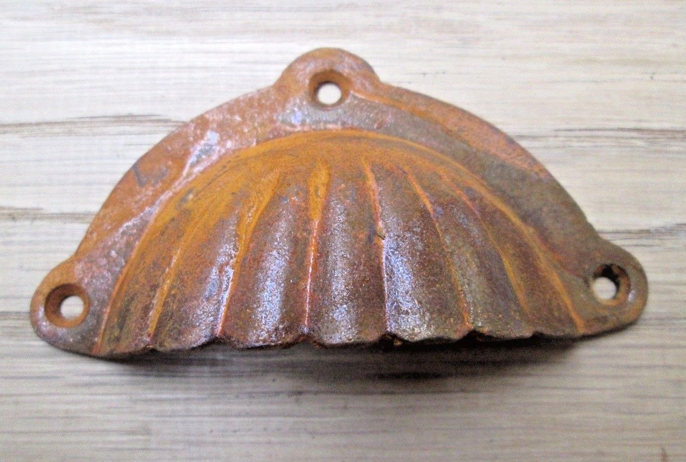 Fluted With Lugs Cup Pull Handle Rust.