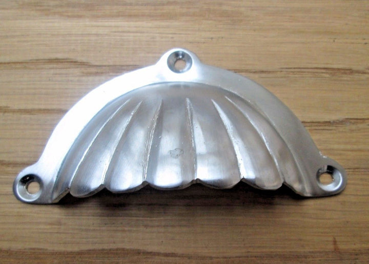 Fluted With Lugs Cup Pull Handle Satin Chrome.