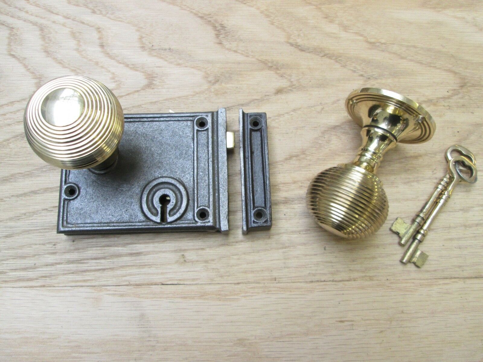 Horizontal Rim Lock Antique Iron & Beehive Brass Set.