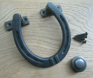 Cast Iron Plain Horseshoe Door Knocker.