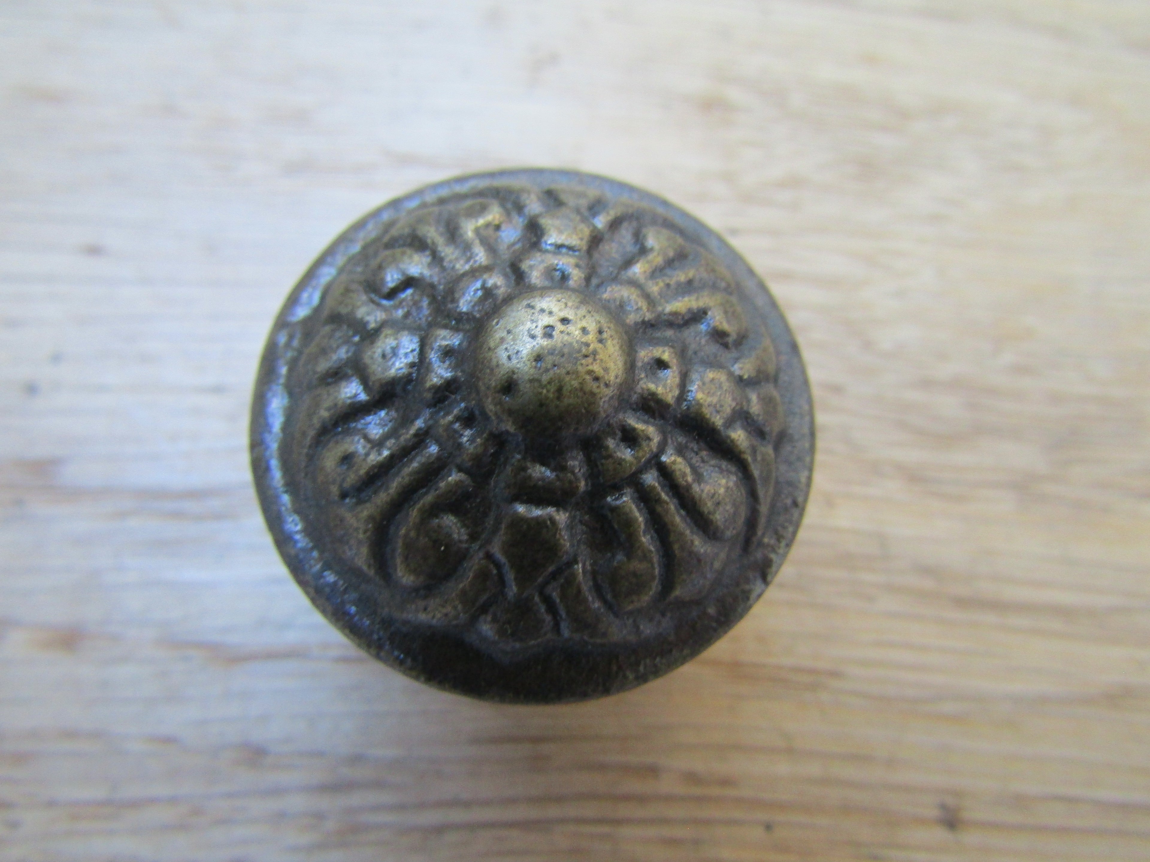 Inca Cupboard Knob Pull Handle Antique Brass.