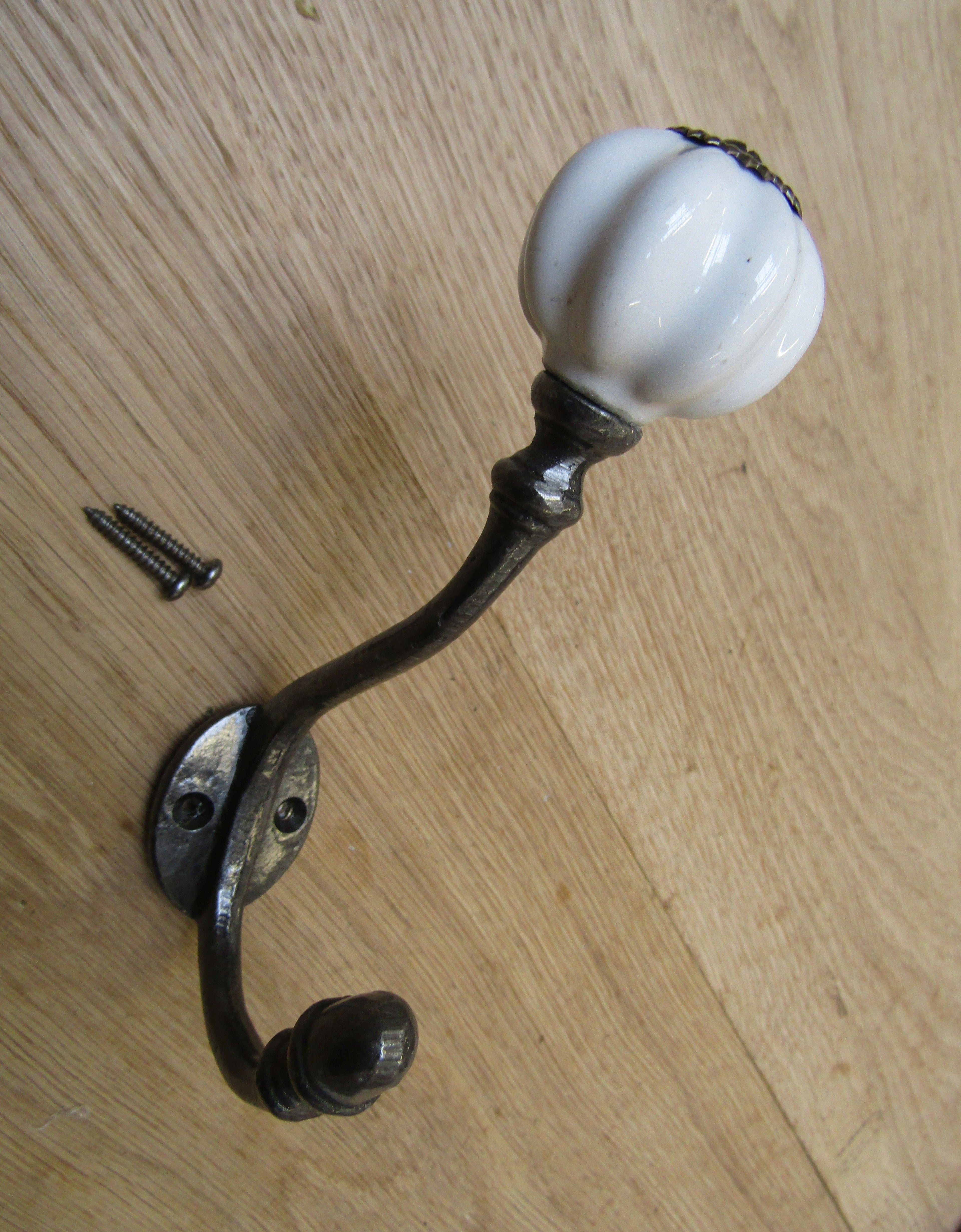 Pack Of 5 Pumpkin Ceramic Coat Hooks Large White.