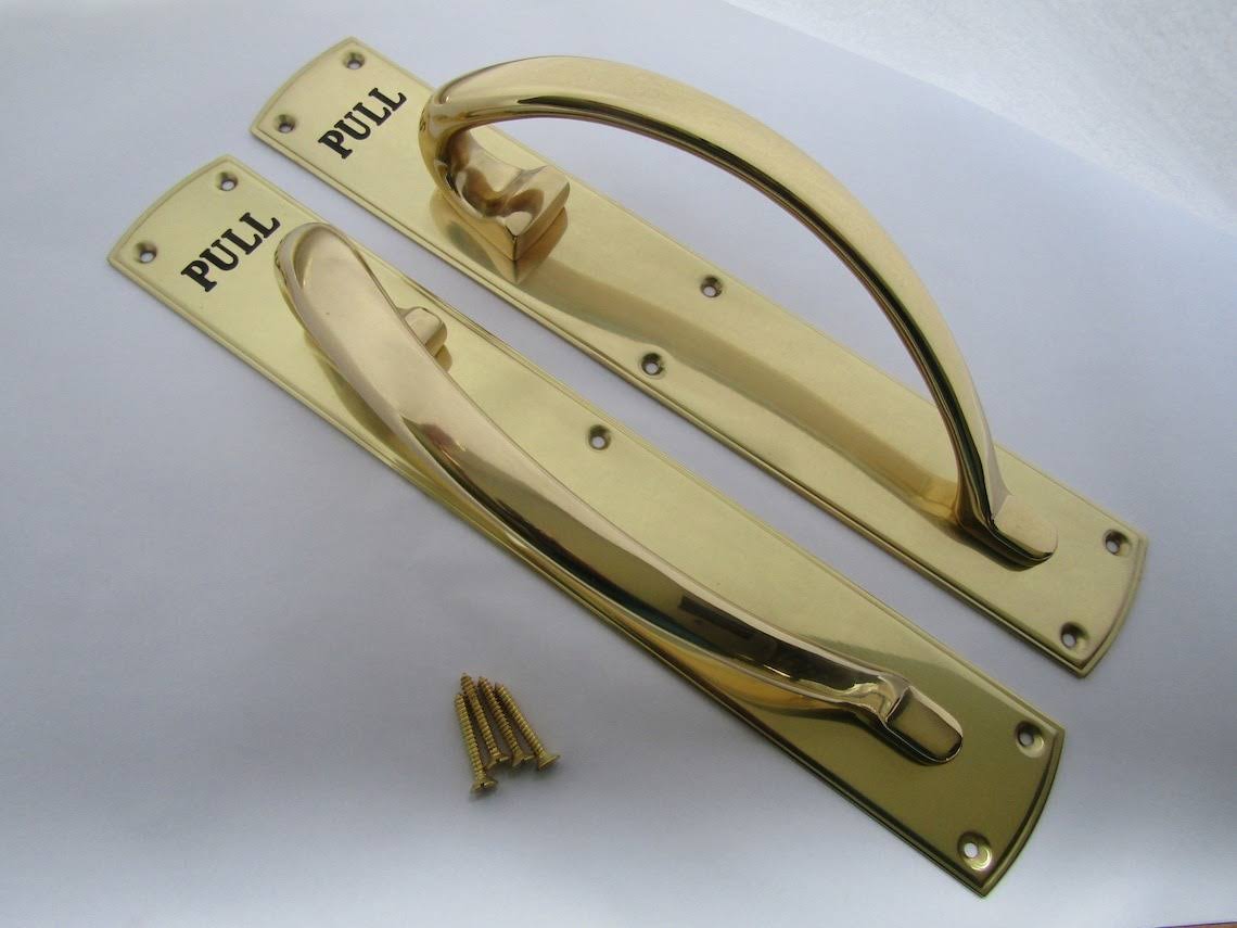Large Windsor Pull Handle.