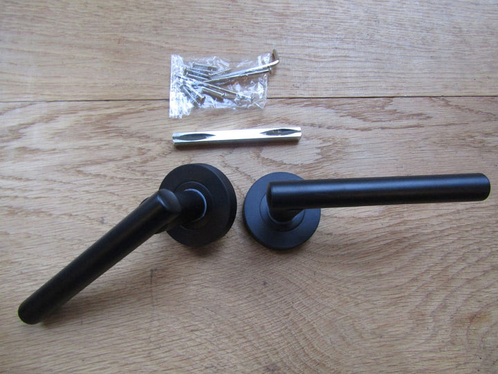 Laurel Lever on Rose Door Handle Matt Black.