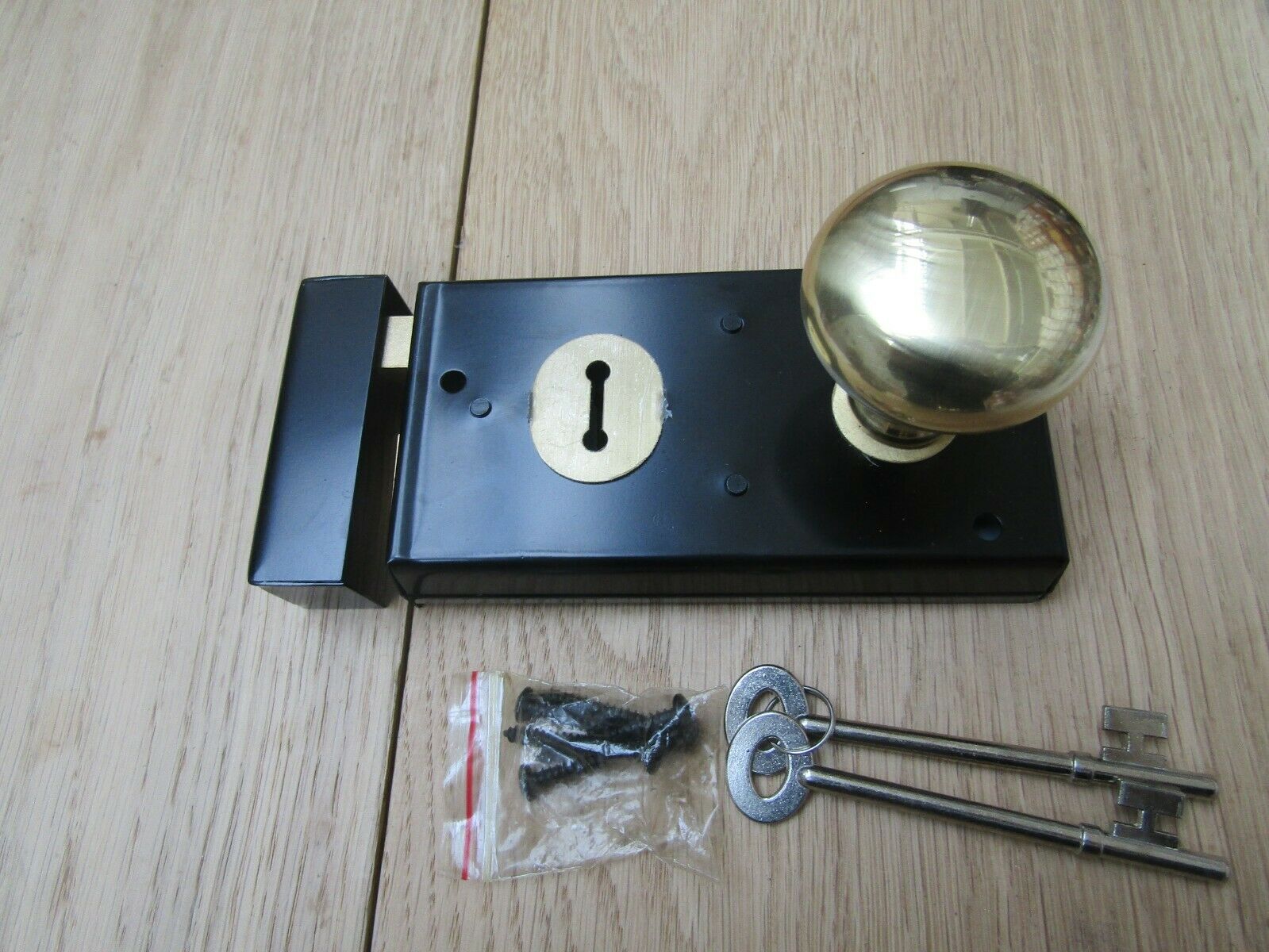 5.5inch Rim Lock Black & Victorian Rim Brass Set.