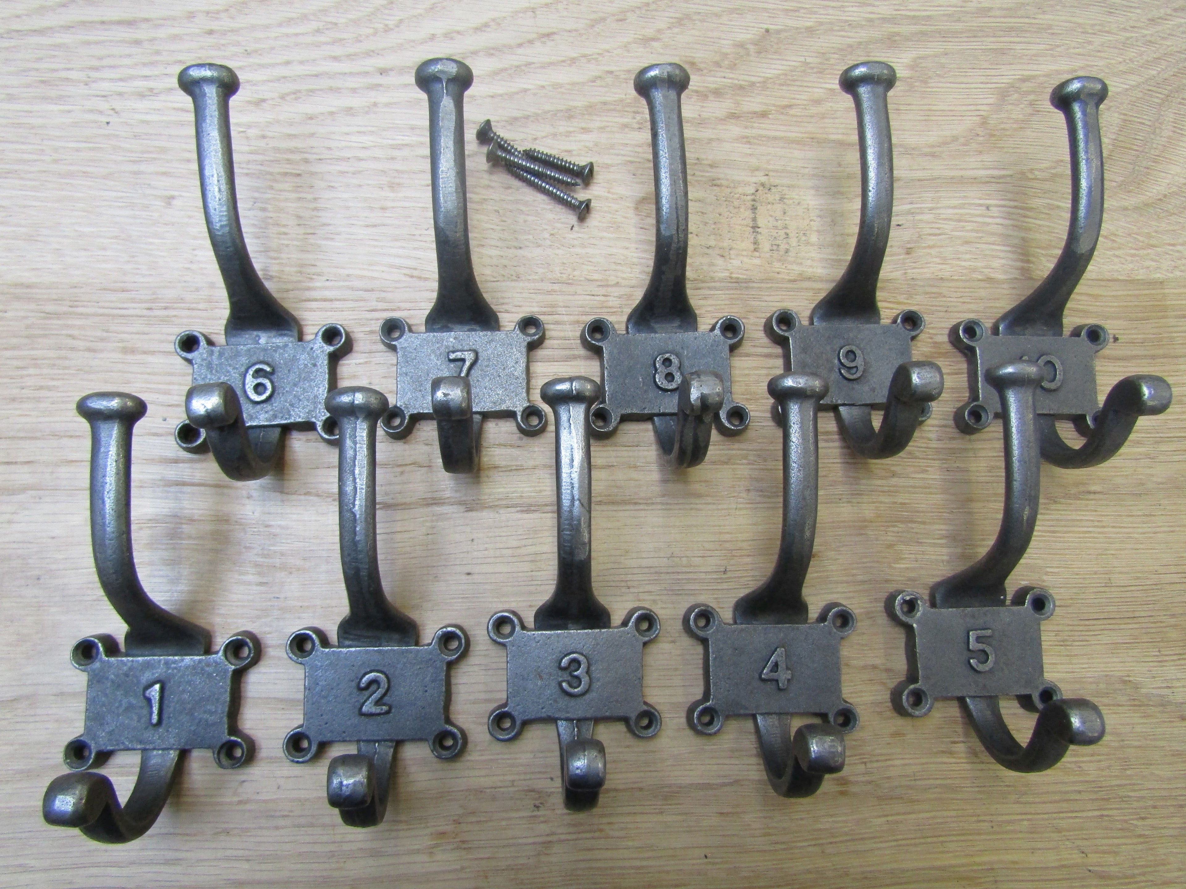 Pack Of 10 Retro 1 to 10 Numbered Coat Hooks.