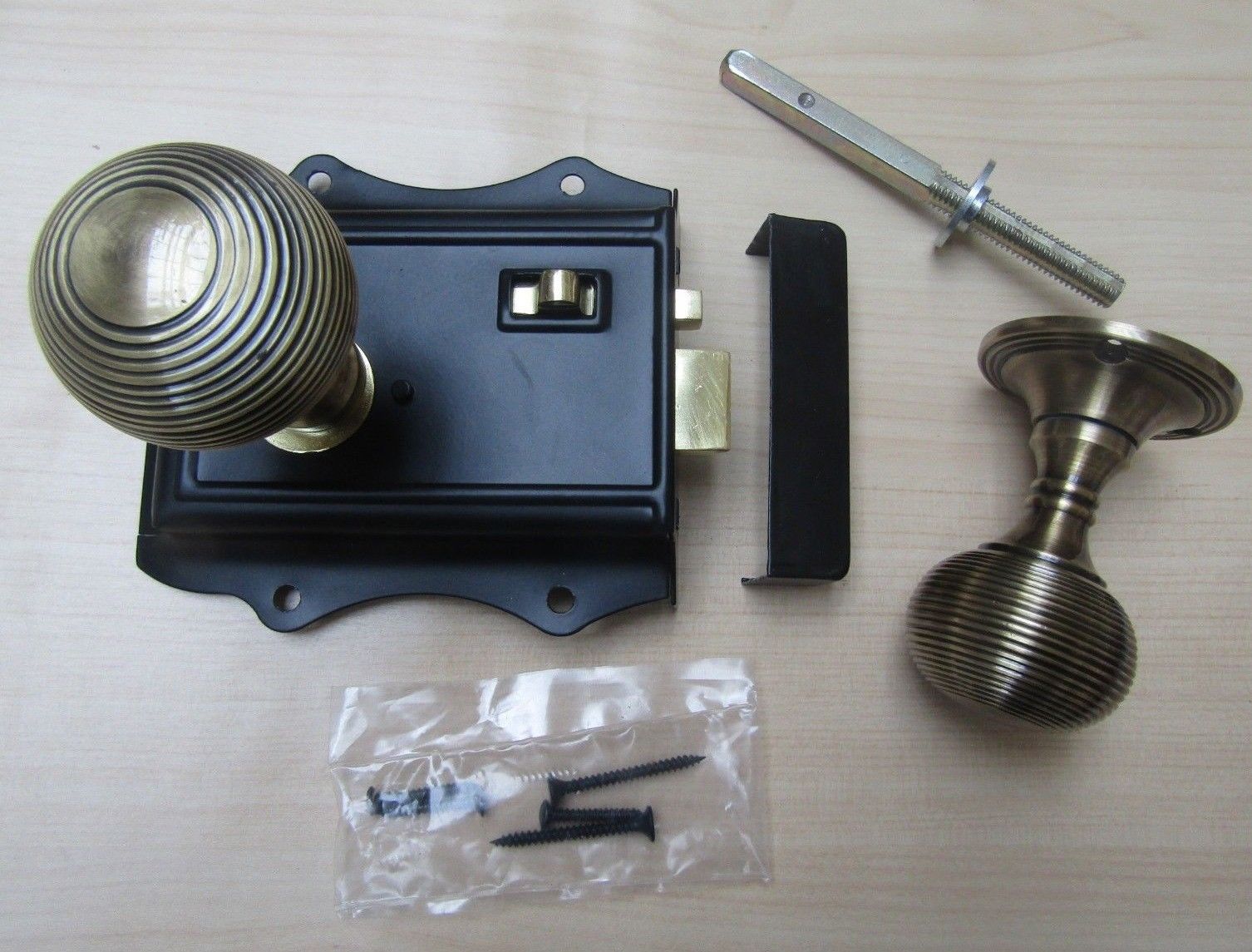 Olde Latch Black & Reeded Rim Antique Brass Set.