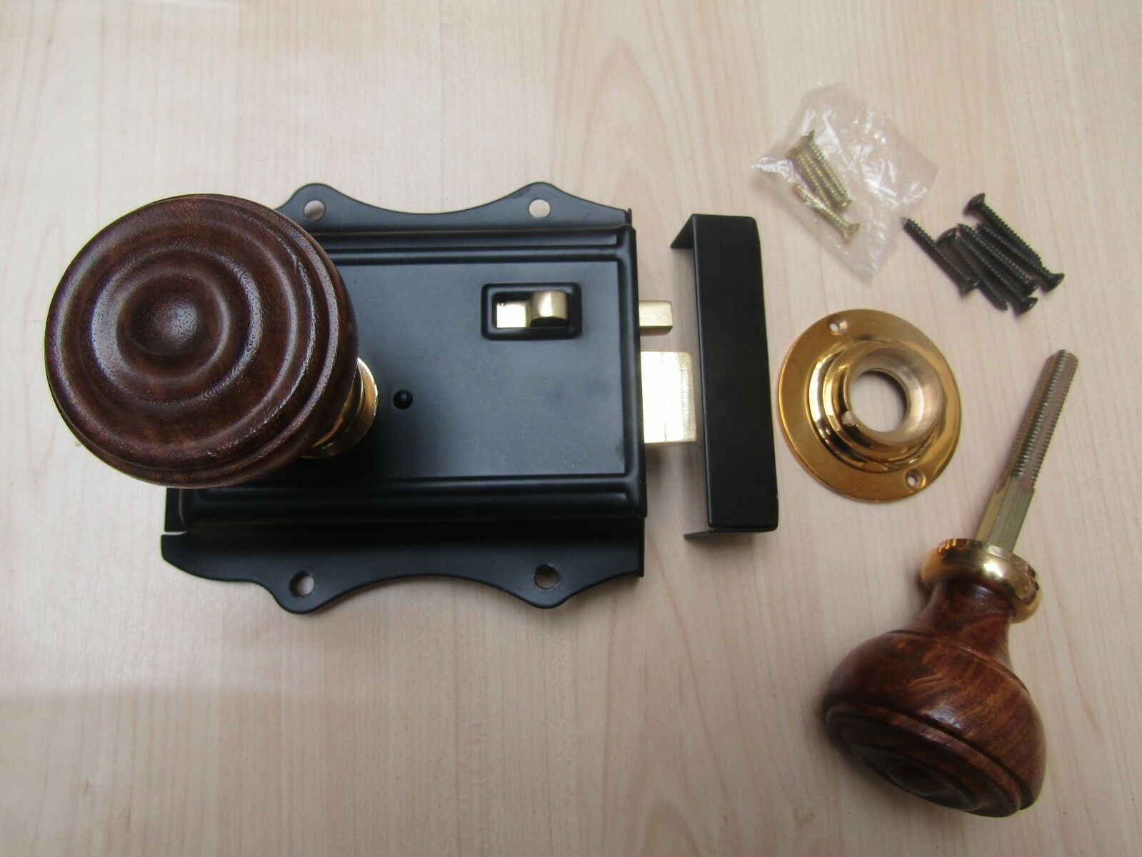 Olde Latch Black & Bun Rimmed Teak + Brass Set.