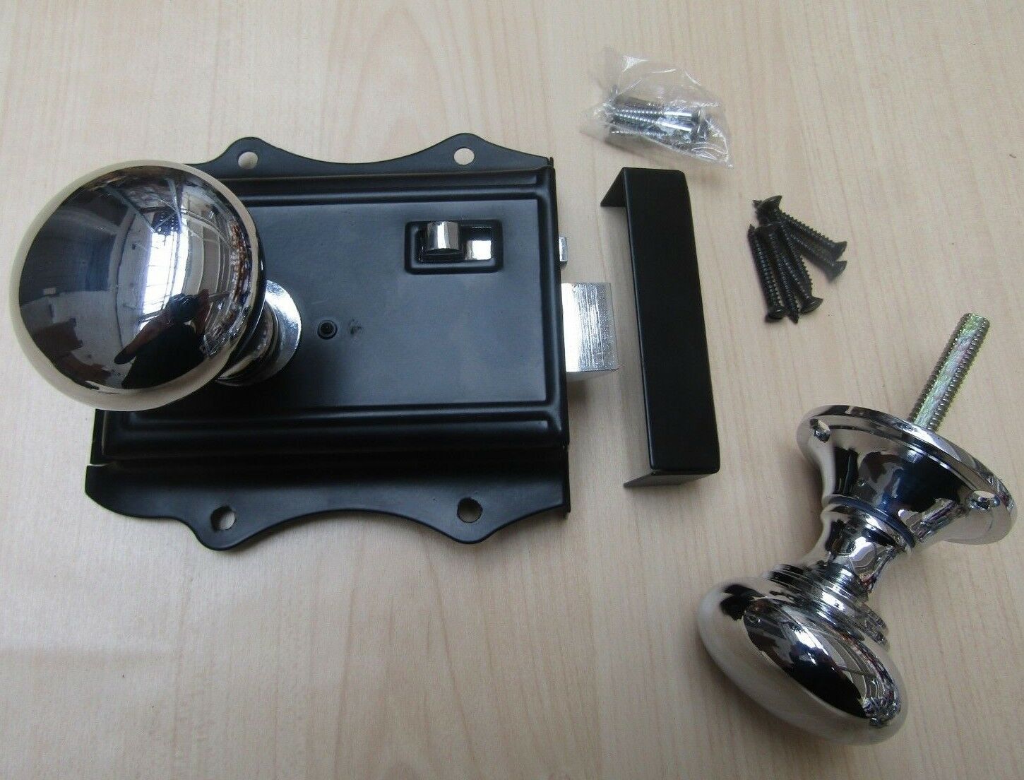 Olde Latch Black & Victorian Rim Polished Chrome Set.