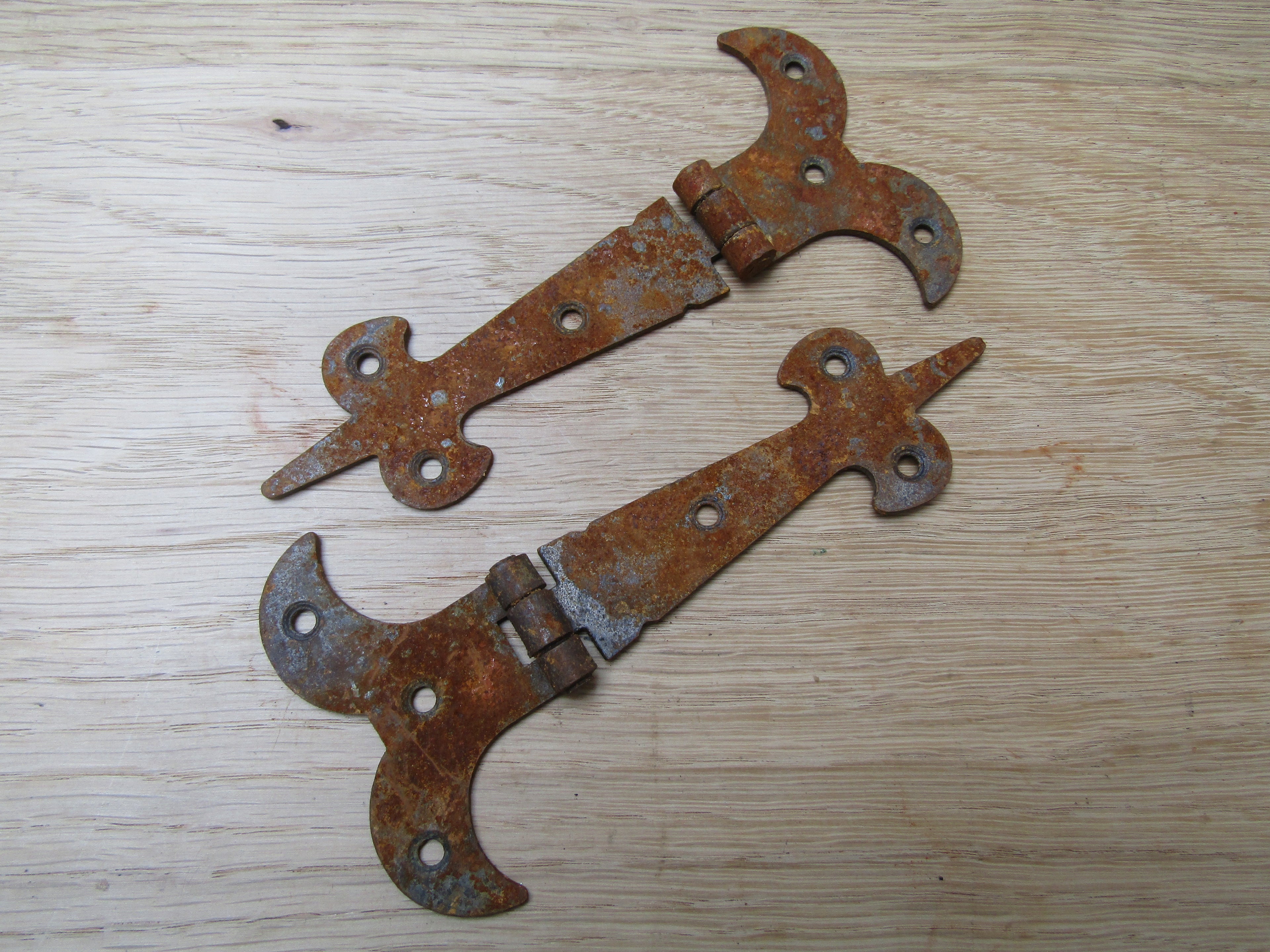 Pair of 6inch Fleur De Lys Steel Hinges Rustic.