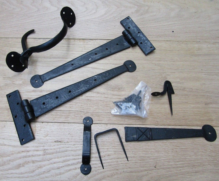 Set Of 12inch Penny End Hinges & Suffolk Latch Black Wax.