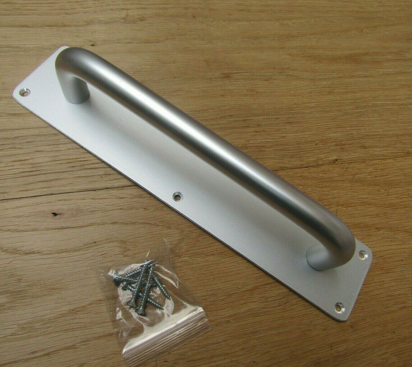 Plain Handle on Plate satin aluminium.